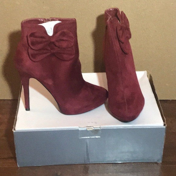Weeboo women’s red suede bootie with two bows on each bootie (size 10). - Picture 1 of 5